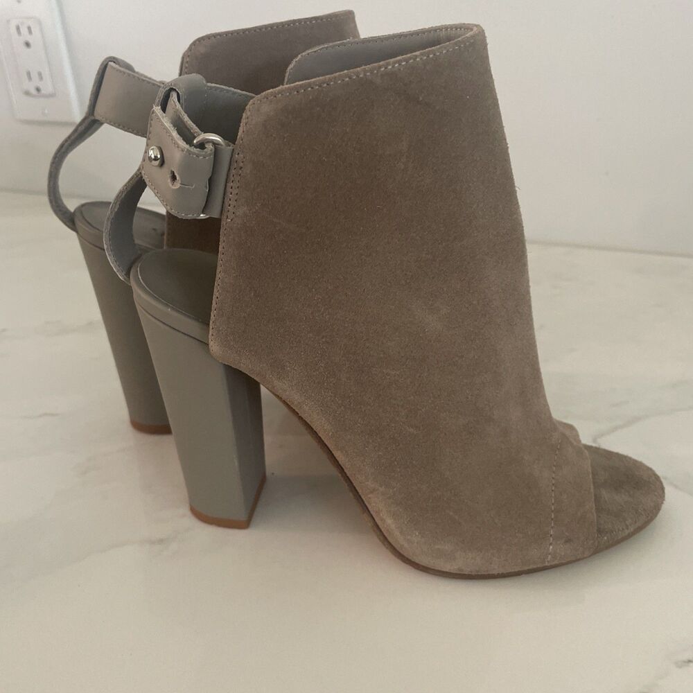 VINCE. Womens Taupe Gray Suede Leather Ankle Strap Booties Sandal Sz 8 - Picture 3 of 7